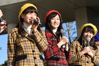 左から神岡実希、星里奈、鉄戸美桜。