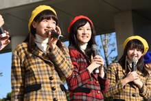 左から神岡実希、星里奈、鉄戸美桜。