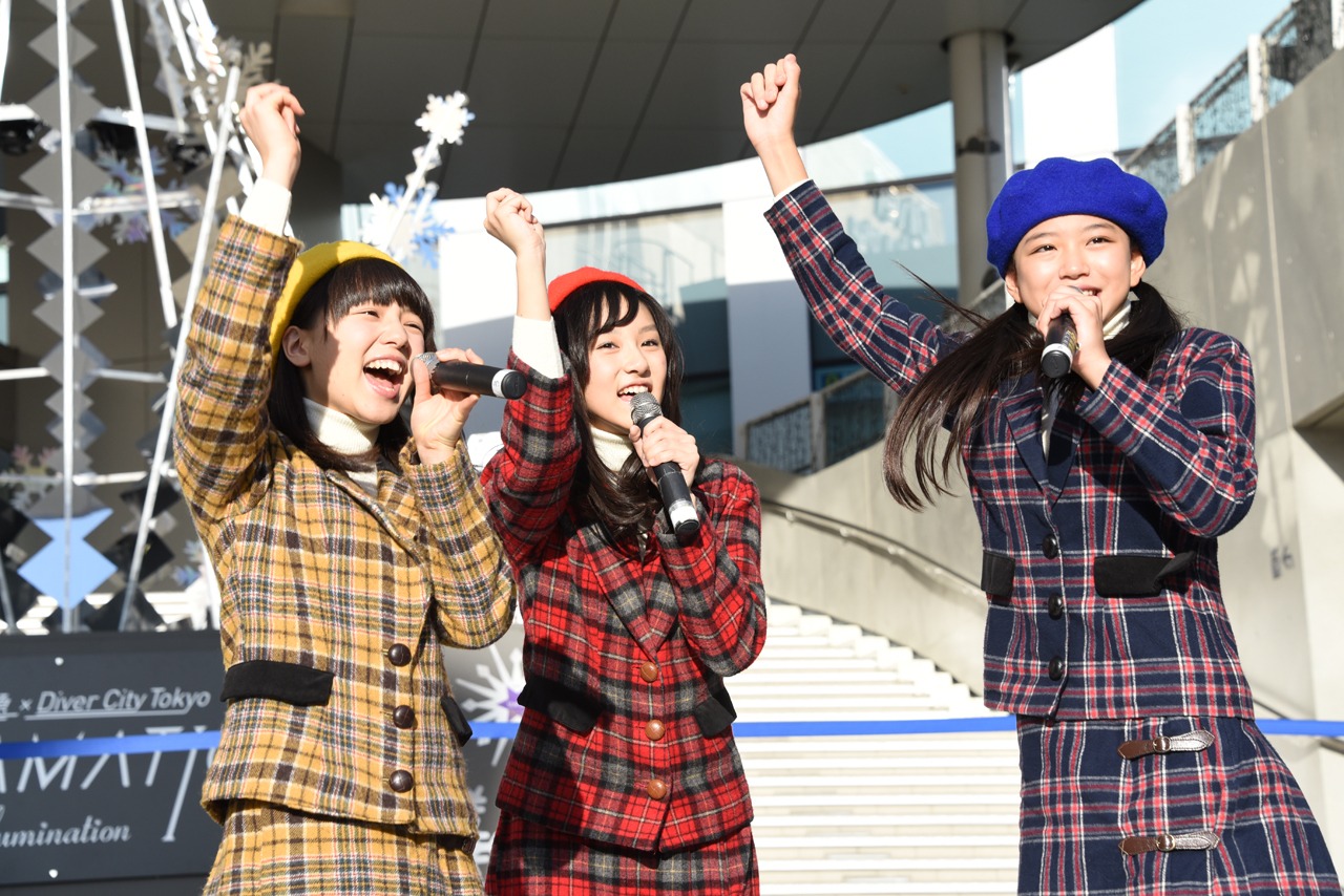 左から神岡実希、星里奈、吉田万葉。