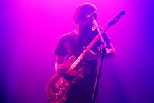 宮崎朝子（G, Vo）（撮影：岡田貴之）