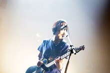 宮崎朝子（G, Vo）（撮影：岡田貴之）