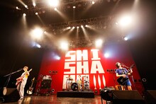 12月11日に行われた「SHISHAMOワンマンツアー2016秋『夏の恋人はもういないのに、恋に落ちる音が聞こえたのはきっとあの漫画のせい』」Zepp Tokyo公演の様子。（撮影：岡田貴之）