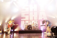 12月11日に行われた「SHISHAMOワンマンツアー2016秋『夏の恋人はもういないのに、恋に落ちる音が聞こえたのはきっとあの漫画のせい』」Zepp Tokyo公演の様子。（撮影：岡田貴之）