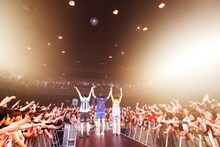 12月11日に行われた「SHISHAMOワンマンツアー2016秋『夏の恋人はもういないのに、恋に落ちる音が聞こえたのはきっとあの漫画のせい』」Zepp Tokyo公演の様子。（撮影：岡田貴之）
