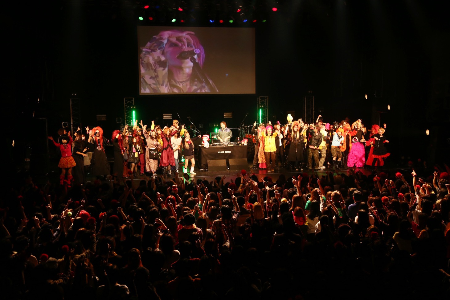 DJ-INAによるDJタイムの様子。(c)HEADWAX ORGANIZATION CO.,LTD.（Photo by Hisao Yamaguchi）
