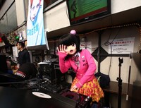 DJ-桃知みなみ(c)HEADWAX ORGANIZATION CO.,LTD.（Photo by Hisao Yamaguchi）