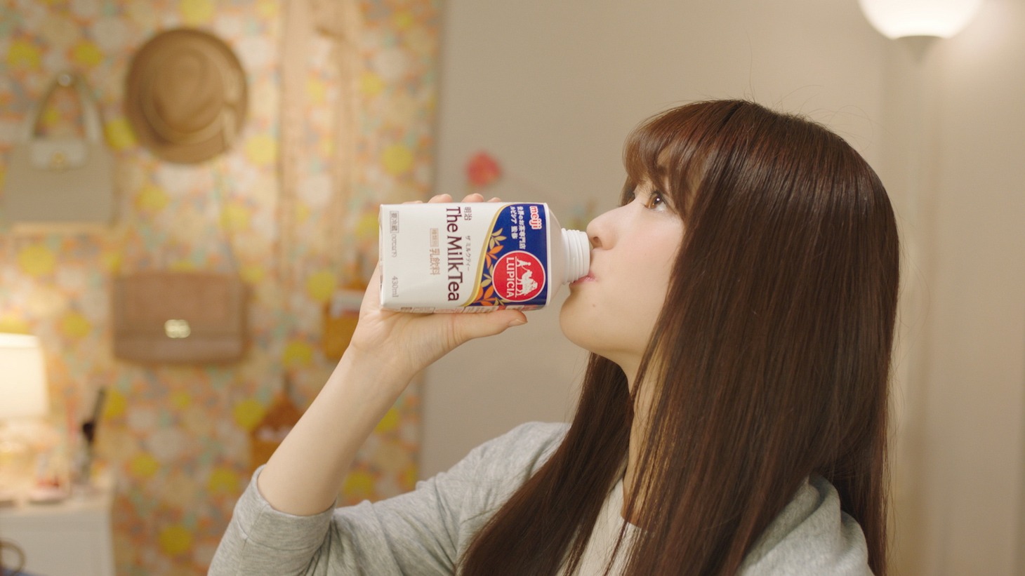 「いっしょに飲も。」Web限定ムービーより。