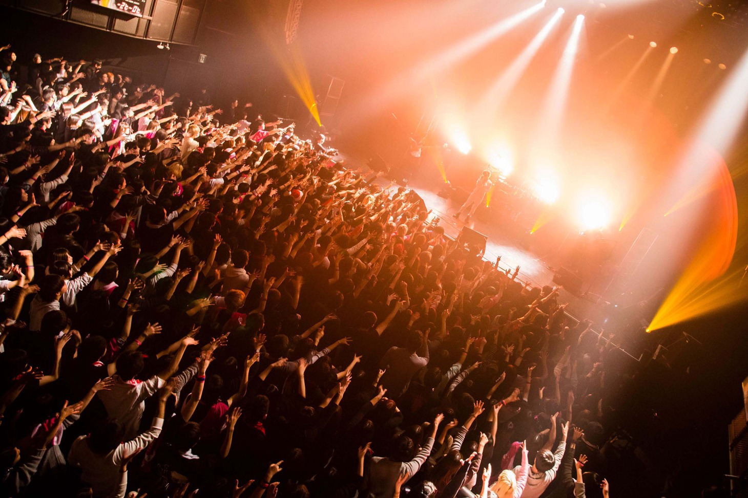 ミオヤマザキのライブの様子。（写真提供：EPICレコードジャパン）