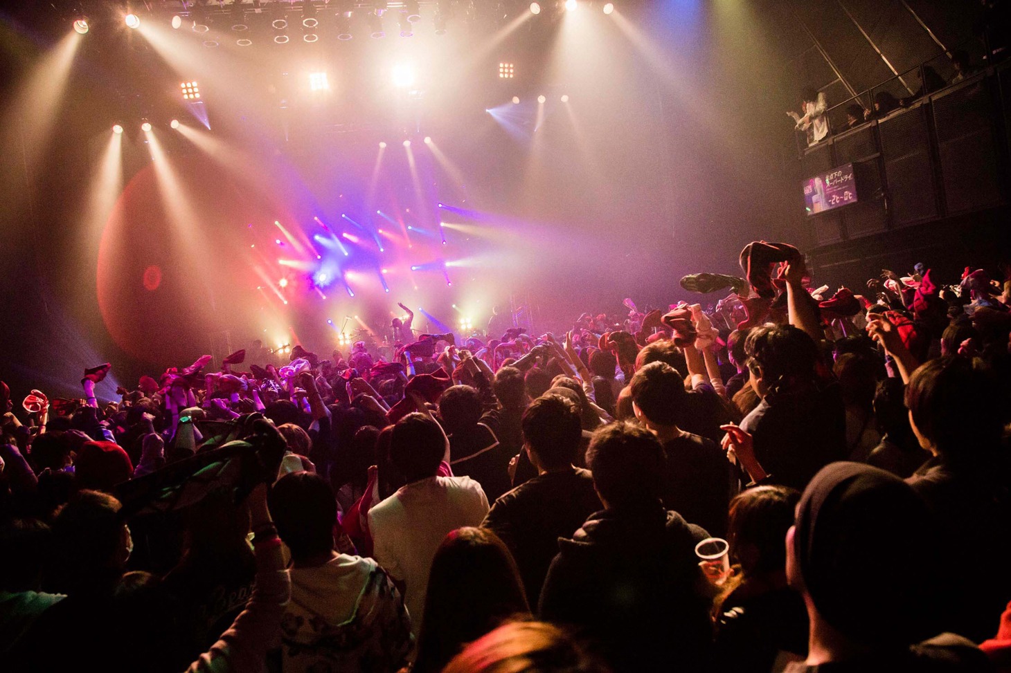ミオヤマザキのライブの様子。（写真提供：EPICレコードジャパン）
