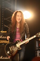 PATA（X JAPAN、Ra:IN）(c)HEADWAX ORGANIZATION CO.,LTD.（Photo by Hisao Yamaguchi）