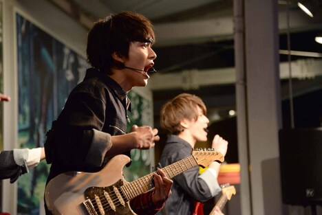 左からTAKUMI、MASAKI。