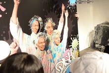 パイ投げを待つDISH//。