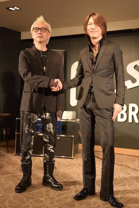 箭内道彦とTAKURO。