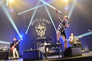 「SKULLSHIT 20th ANNIVERSARY 骸骨祭り」に出演した175R。（写真提供：EMI Records）