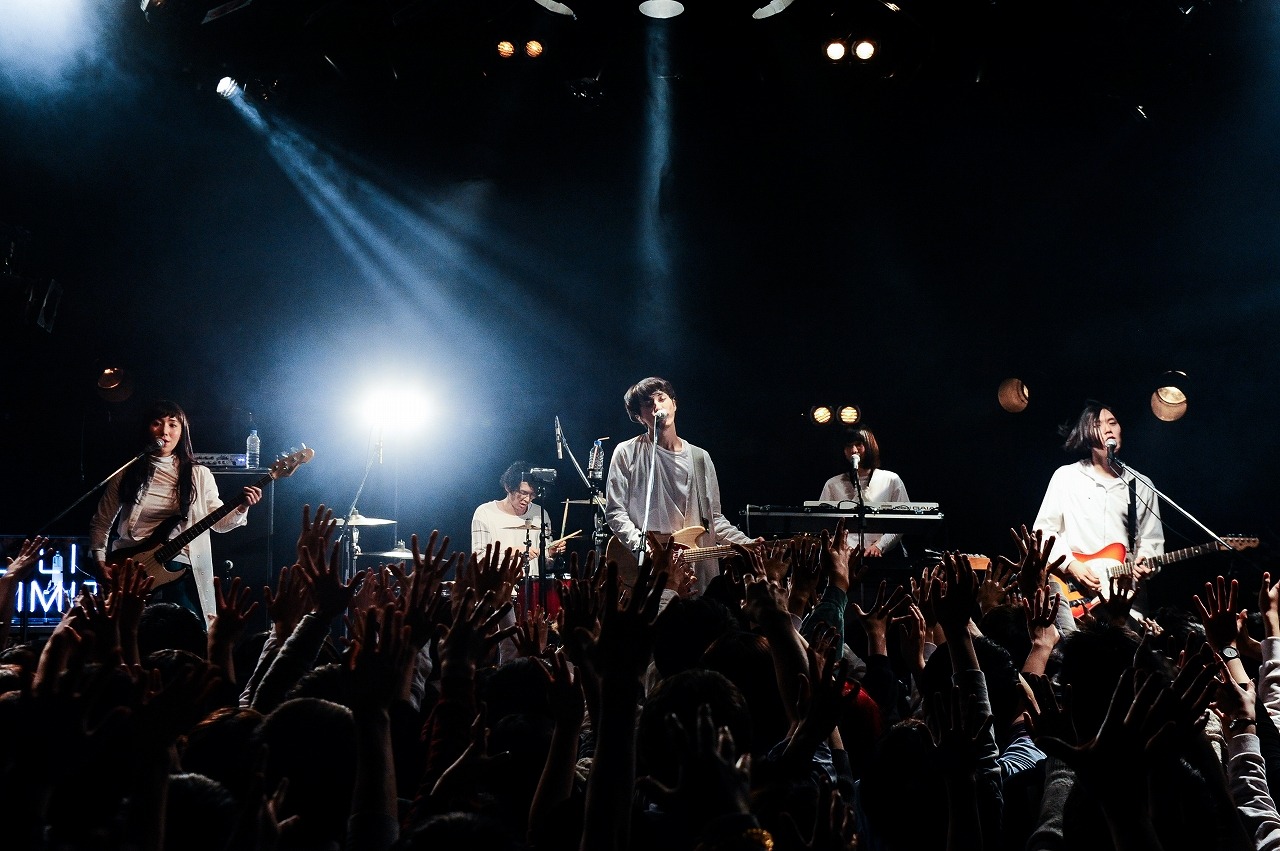LILI LIMIT「LILI LIMIT ONE MAN TOUR Good Bye Velvet」東京・UNIT公演の様子。（Photo by MASANORI  FUJIKAWA）