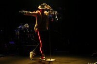 踊るABEDON。（撮影：三浦憲治[Lightsome]）