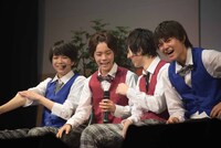 青年隊に扮した（左から）塩崎太智、山崎悠稀、吉田仁人、佐野勇斗。