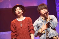 左から塩崎太智、佐野勇斗。