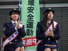 左から咲良菜緒、大黒柚姫。