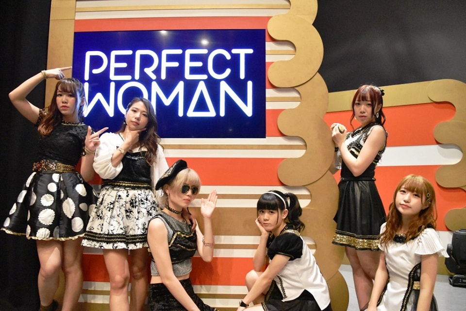 妄想キャリブレーション「PERFECT WOMAN」のミュージックビデオの収録の様子。