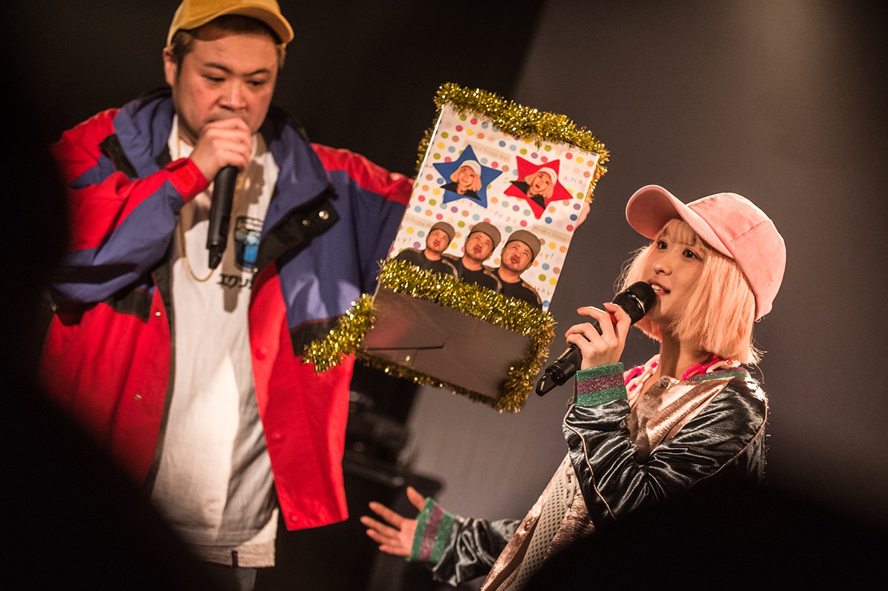 左からサイプレス上野、中江友梨（提供：Melody fair Inc.）。