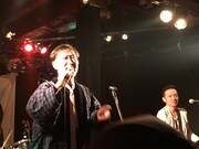 ポン・ヴィシャスのパフォーマンスの様子。
