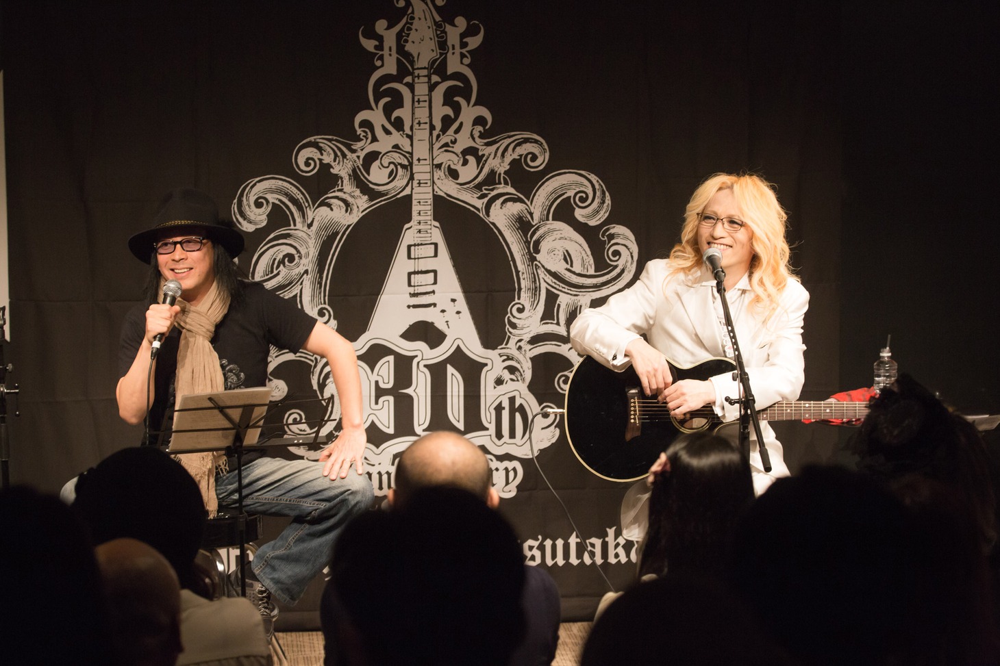 左から二井原実、橘高文彦。