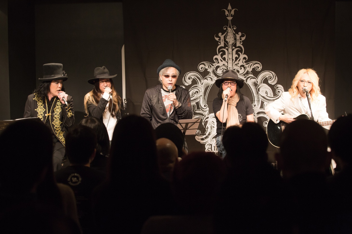 出演者全員での「夢のあとさき」パフォーマンスの様子。