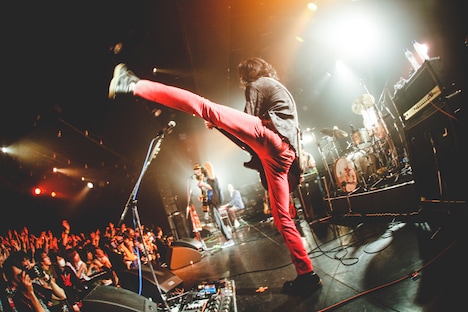 爆弾ジョニー「ROAD to BAKUDANIUS 2016」東京・LIQUIDROOM公演の様子。（撮影：鈴木友莉）