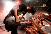 難波章浩（Vo, B）