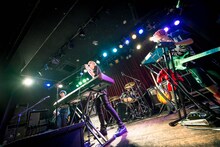 HOWL BE QUIET（撮影：ヤオタケシ）