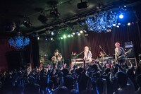 HOWL BE QUIET（撮影：ヤオタケシ）