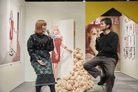 内覧会の様子。左からきゃりーぱみゅぱみゅ、STEVE NAKAMURA。