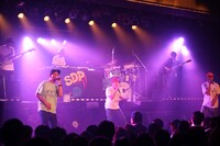 スチャダラパー「暮れの元気なごあいさ2（K G G II）」の様子。