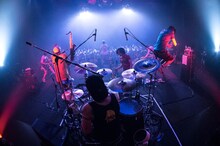 12月4日に行われた「KEMURI WORLD TOUR 2016」東京・新木場STUDIO COAST公演の様子。