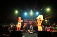 「Laughin’10周年突入記念イベント La族がまたやって来た、ジュー！ジュー！ジュー！」の様子。