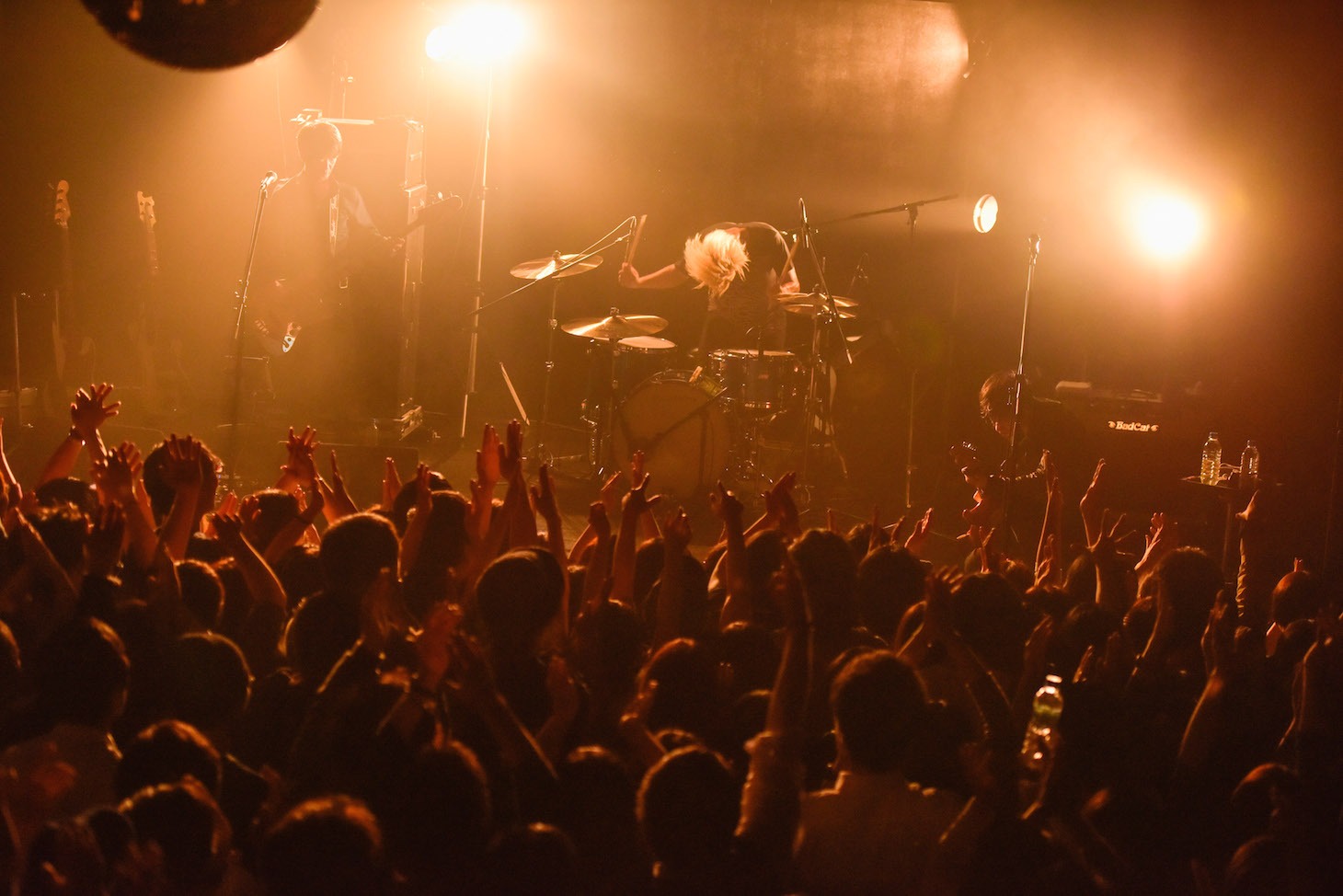 syrup16g「syrup16g tour 2016『HAIKAI』」初日の金沢・金沢EIGHT HALL公演の様子。（撮影：河本悠貴）