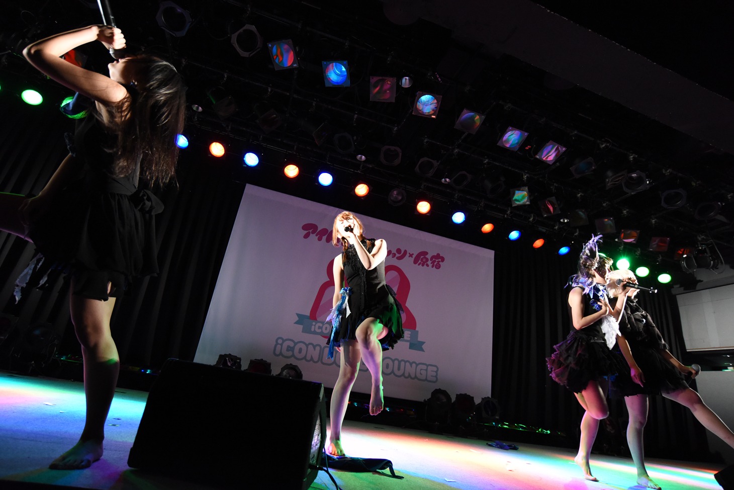 ゆくえしれずつれづれによるライブの様子。