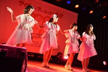 sora tob sakanaによるライブの様子。