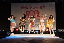 まねきケチャによるライブの様子。