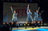 つりビットによるライブの様子。