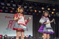 シャオチャイポンによるライブの様子。