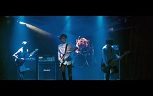 wrong city「Dark Is Out」ミュージックビデオのワンシーン。