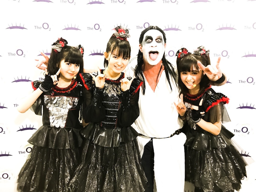 BABYMETALとチャド・スミス（Red Hot Chili Peppers）。
