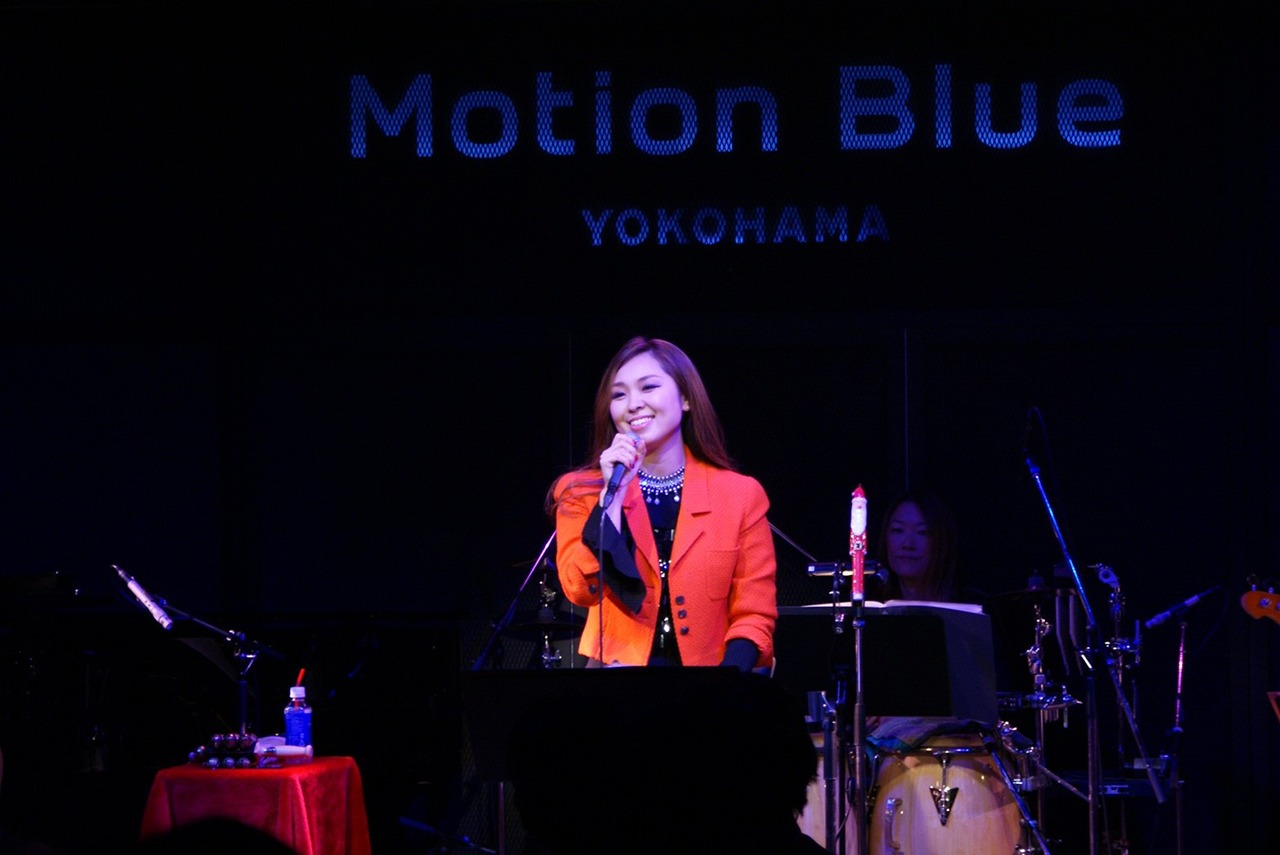 傳田真央「DENDAKAI ＠ ROOM 702 ～The Night Party Before Xmas～」神奈川・MOTION BLUE YOKOHAMA公演の様子。（Photo by Takako Shioya）