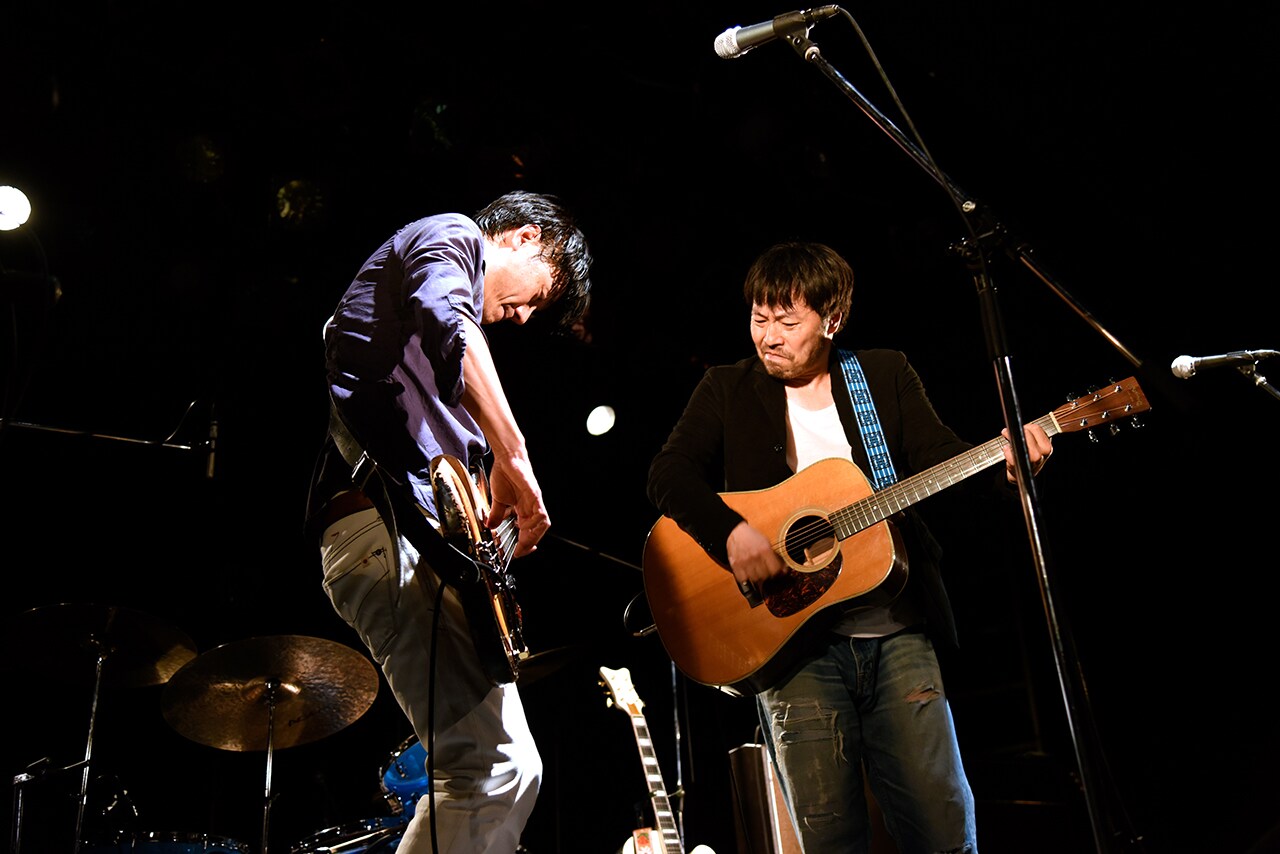 左から田中貴（B）、曽我部恵一（Vo, G）。（Photo by Chihiro Kudo）