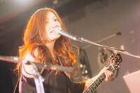 YUI（G）（撮影：木場ヨシヒト）