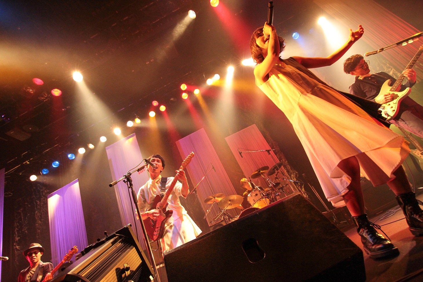 UNCHAINと蒼山幸子（ねごと）。（Photo by Watanabe"KOOL"Syo）