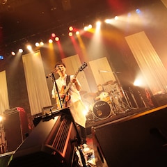 UNCHAIN、豪華ゲストに囲まれ20周年ライブ「この4人で続けてこれて本当によかった」