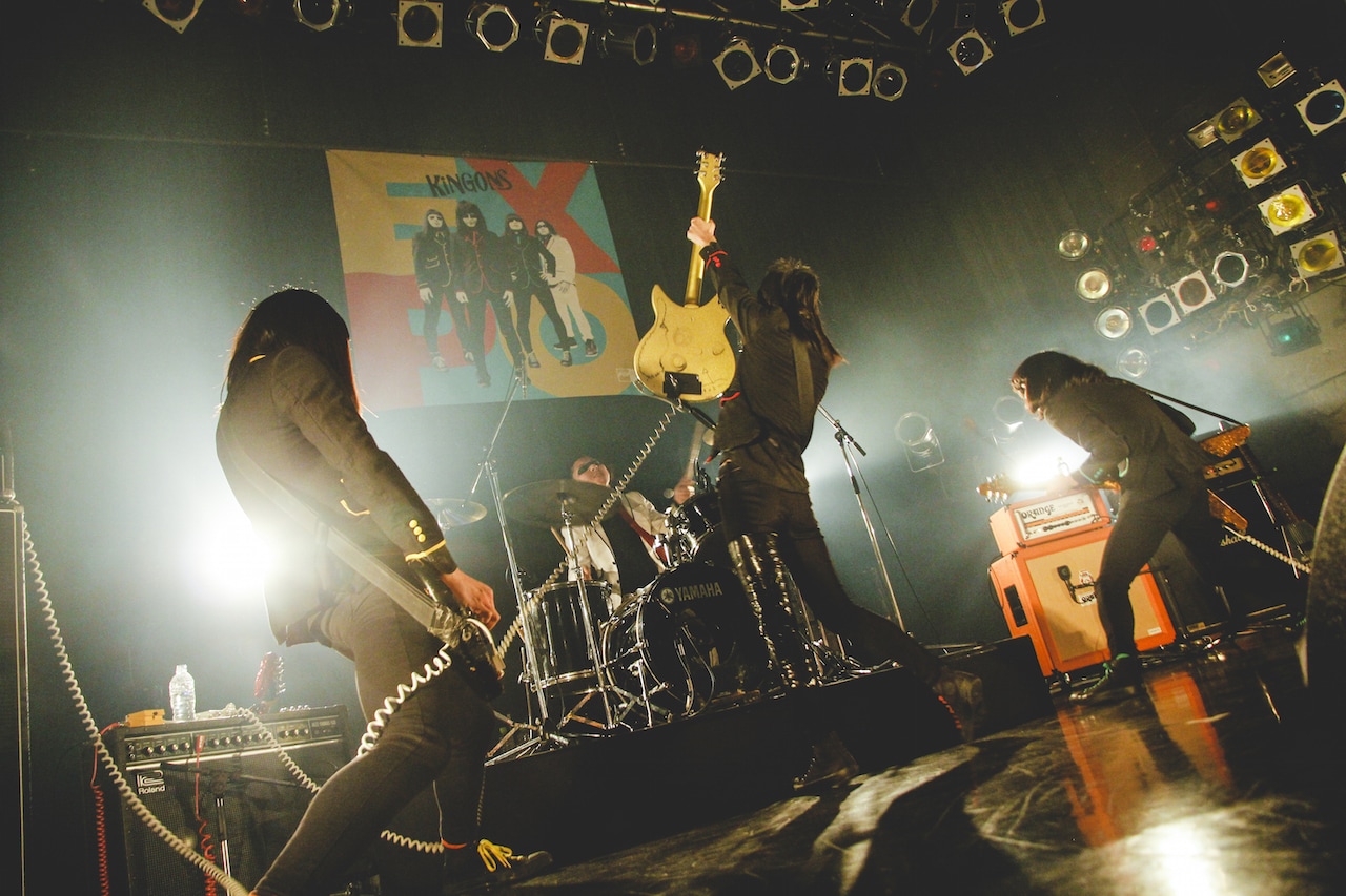 KiNGONSワンマンで“メンバーのことがさらに好きになった”ツアー締めくくる